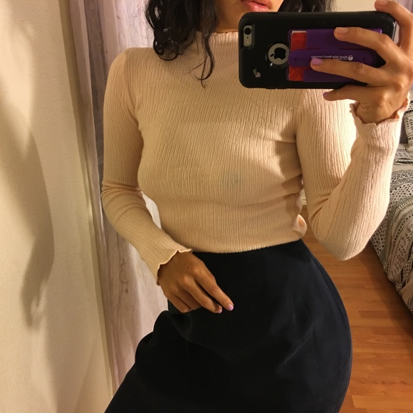 Forever 21 Tops - forever 21 peach pink mock neck lettuce hem crop